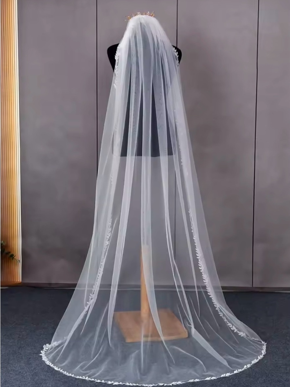 Elegant Long White Bridal Veil with Delicate Edge